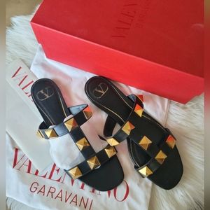 100% Authentic Valentino Garavani rockstud sandal